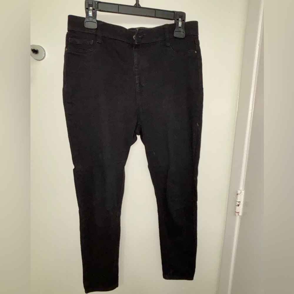 Isaac Mizrahi Women's Black Skinny Jeans